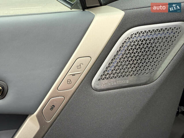 Белый БМВ iX, объемом двигателя 0 л и пробегом 34 тыс. км за 67400 $, фото 19 на Automoto.ua