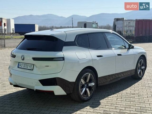 Белый БМВ iX, объемом двигателя 0 л и пробегом 42 тыс. км за 47300 $, фото 31 на Automoto.ua