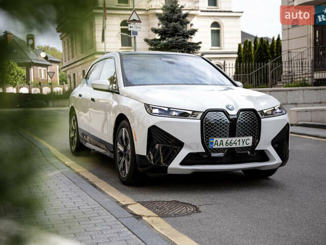 Белый БМВ iX, объемом двигателя 0 л и пробегом 22 тыс. км за 69400 $, фото 59 на Automoto.ua