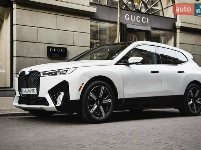 Белый БМВ iX, объемом двигателя 0 л и пробегом 22 тыс. км за 69400 $, фото 13 на Automoto.ua