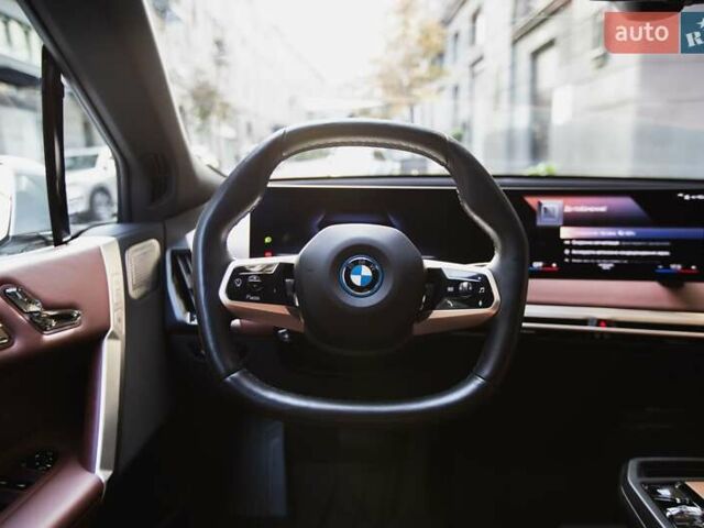 Белый БМВ iX, объемом двигателя 0 л и пробегом 22 тыс. км за 69400 $, фото 29 на Automoto.ua
