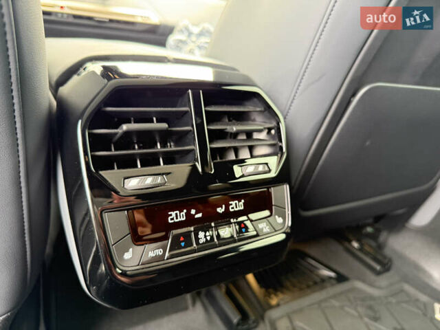 Белый БМВ iX, объемом двигателя 0 л и пробегом 34 тыс. км за 67400 $, фото 26 на Automoto.ua