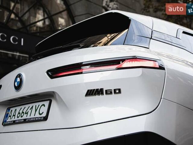 Белый БМВ iX, объемом двигателя 0 л и пробегом 22 тыс. км за 69400 $, фото 2 на Automoto.ua