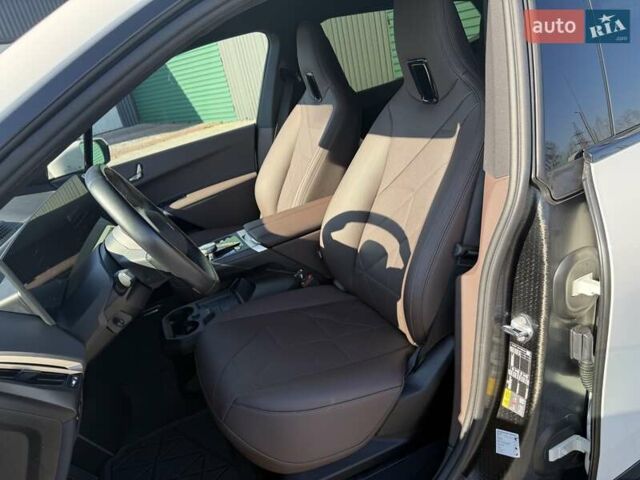 Белый БМВ iX, объемом двигателя 0 л и пробегом 42 тыс. км за 47300 $, фото 11 на Automoto.ua