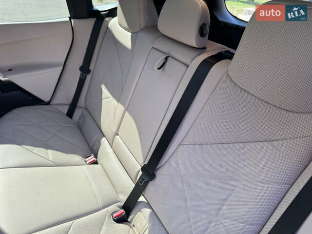 Белый БМВ iX, объемом двигателя 0 л и пробегом 35 тыс. км за 56500 $, фото 17 на Automoto.ua