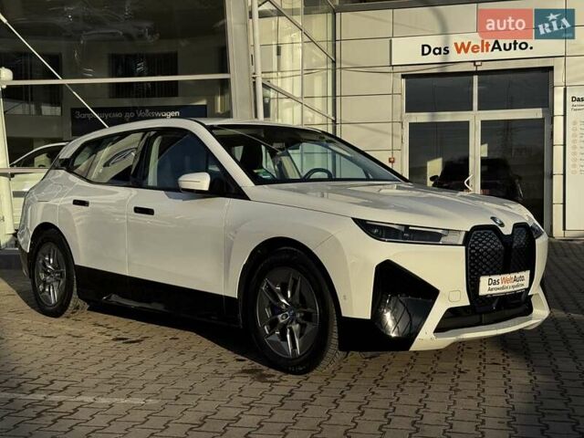 Белый БМВ iX, объемом двигателя 0 л и пробегом 40 тыс. км за 44900 $, фото 1 на Automoto.ua