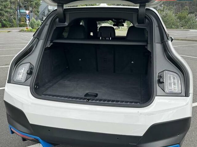 Белый БМВ iX, объемом двигателя 0 л и пробегом 56 тыс. км за 47999 $, фото 25 на Automoto.ua