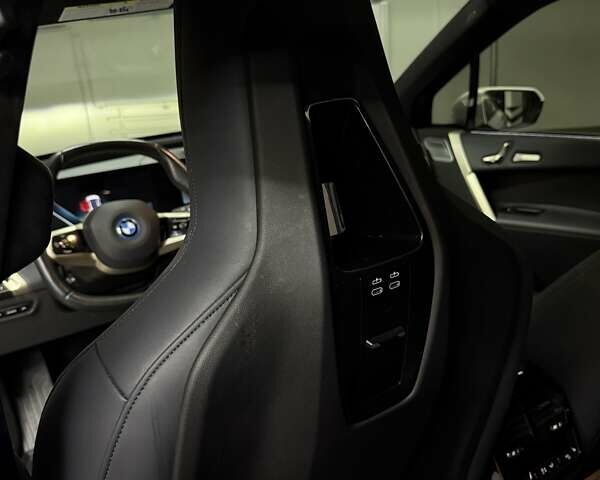 Белый БМВ iX, объемом двигателя 0 л и пробегом 22 тыс. км за 79000 $, фото 6 на Automoto.ua