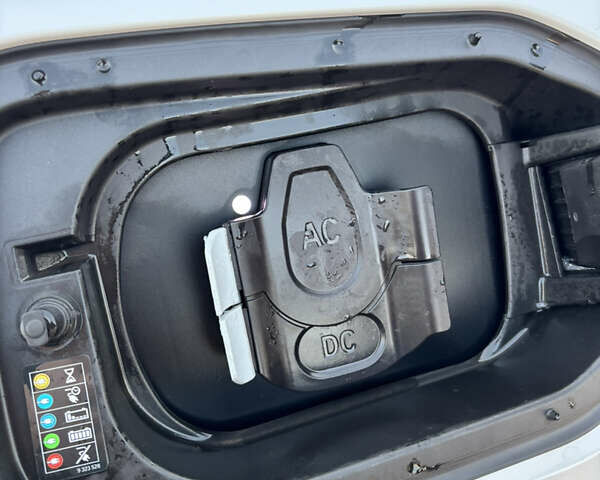 Белый БМВ iX, объемом двигателя 0 л и пробегом 57 тыс. км за 56700 $, фото 29 на Automoto.ua