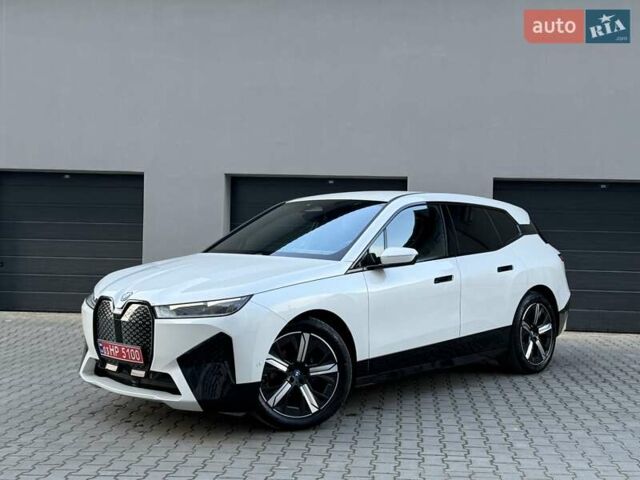 Белый БМВ iX, объемом двигателя 0 л и пробегом 69 тыс. км за 58300 $, фото 5 на Automoto.ua