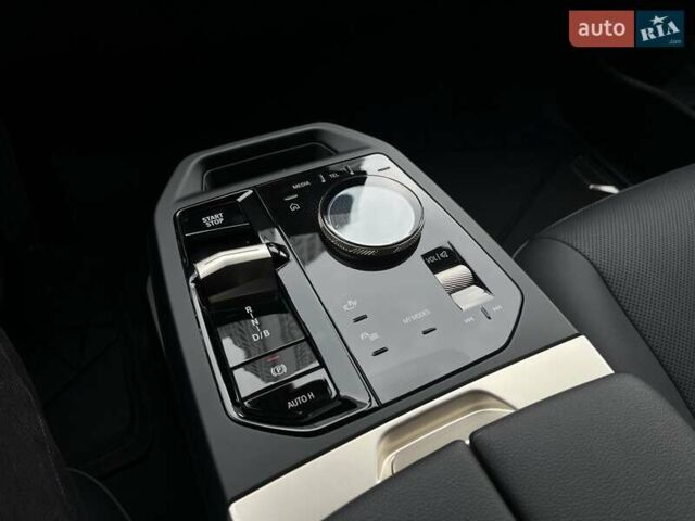 Белый БМВ iX, объемом двигателя 0 л и пробегом 40 тыс. км за 48500 $, фото 28 на Automoto.ua