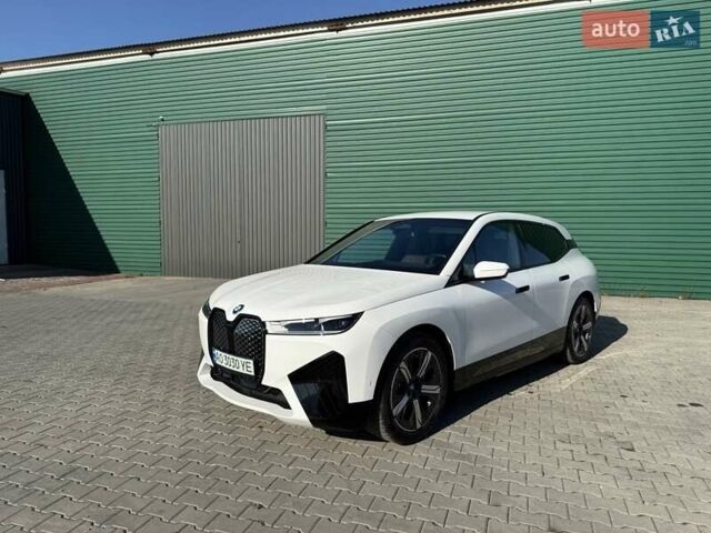 Белый БМВ iX, объемом двигателя 0 л и пробегом 42 тыс. км за 47300 $, фото 18 на Automoto.ua
