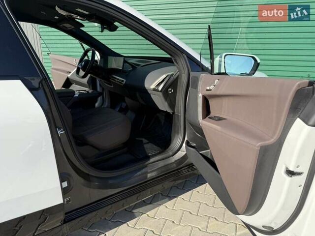 Белый БМВ iX, объемом двигателя 0 л и пробегом 42 тыс. км за 47300 $, фото 37 на Automoto.ua