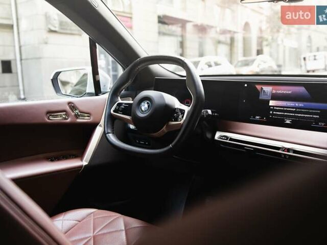 Белый БМВ iX, объемом двигателя 0 л и пробегом 22 тыс. км за 69400 $, фото 19 на Automoto.ua