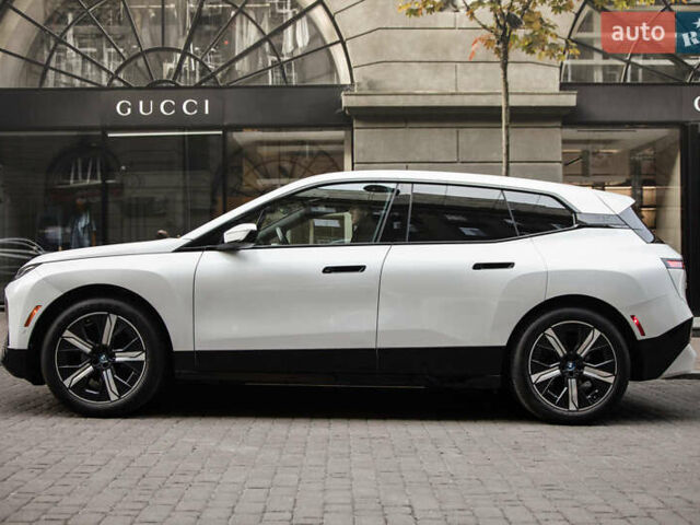 Белый БМВ iX, объемом двигателя 0 л и пробегом 22 тыс. км за 69400 $, фото 12 на Automoto.ua