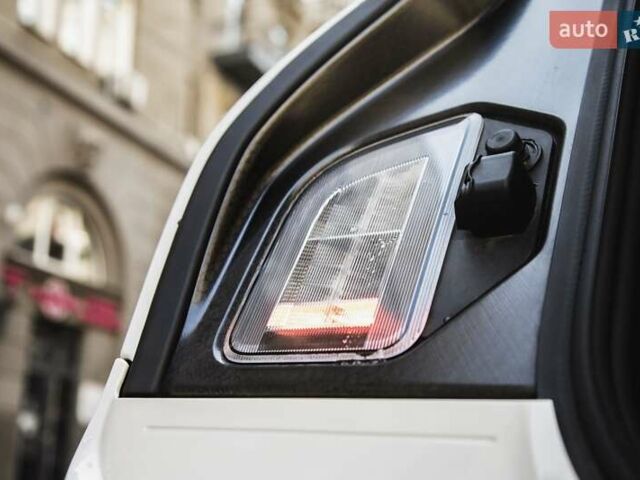 Белый БМВ iX, объемом двигателя 0 л и пробегом 22 тыс. км за 69400 $, фото 43 на Automoto.ua