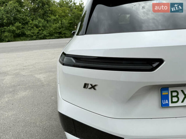 Белый БМВ iX, объемом двигателя 0 л и пробегом 34 тыс. км за 67400 $, фото 15 на Automoto.ua