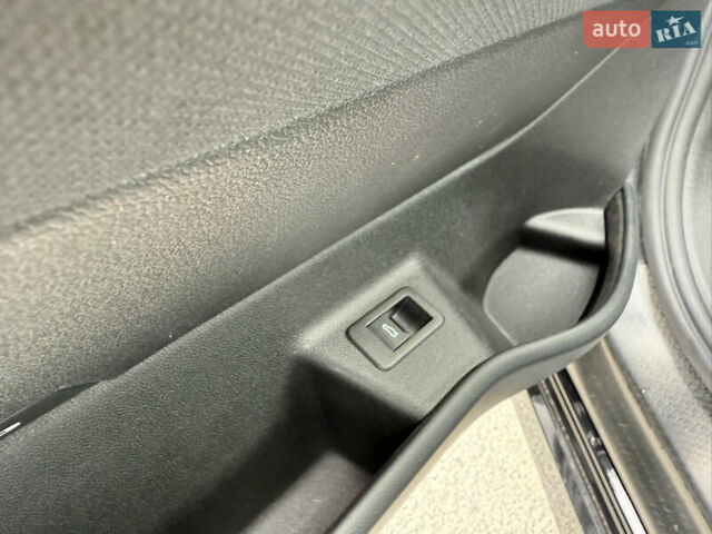 Белый БМВ iX, объемом двигателя 0 л и пробегом 34 тыс. км за 67400 $, фото 21 на Automoto.ua