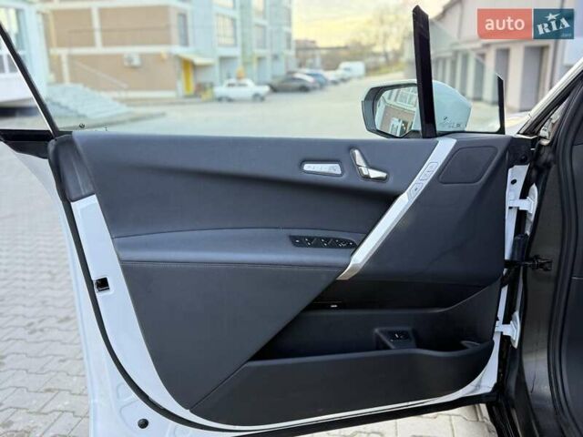 Белый БМВ iX, объемом двигателя 0 л и пробегом 69 тыс. км за 58300 $, фото 46 на Automoto.ua