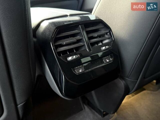 Белый БМВ iX, объемом двигателя 0 л и пробегом 69 тыс. км за 58300 $, фото 50 на Automoto.ua