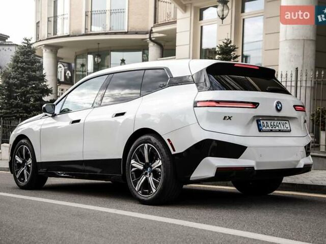 Белый БМВ iX, объемом двигателя 0 л и пробегом 22 тыс. км за 69400 $, фото 54 на Automoto.ua