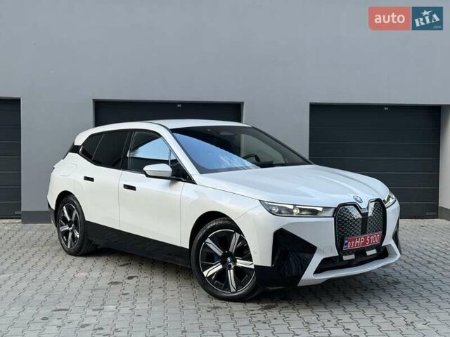 Белый БМВ iX, объемом двигателя 0 л и пробегом 69 тыс. км за 58300 $, фото 8 на Automoto.ua