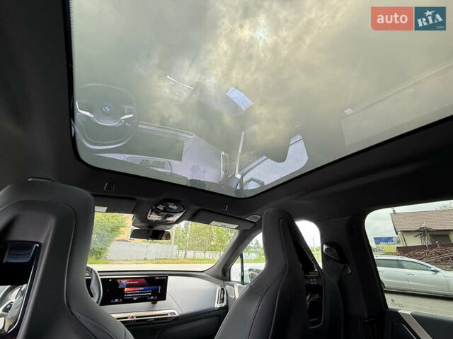 Белый БМВ iX, объемом двигателя 0 л и пробегом 34 тыс. км за 67400 $, фото 28 на Automoto.ua
