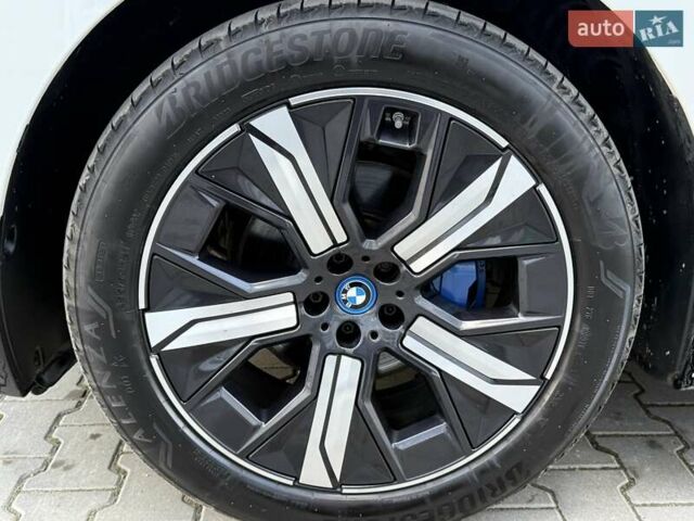 Белый БМВ iX, объемом двигателя 0 л и пробегом 69 тыс. км за 58300 $, фото 20 на Automoto.ua