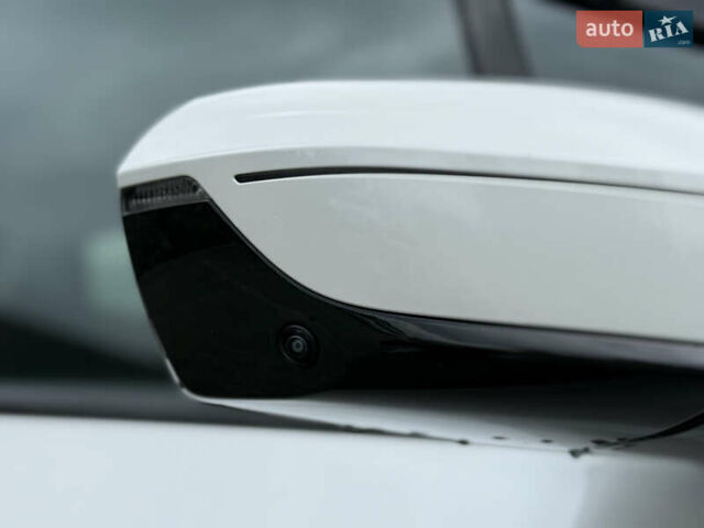 Белый БМВ iX, объемом двигателя 0 л и пробегом 34 тыс. км за 67400 $, фото 12 на Automoto.ua