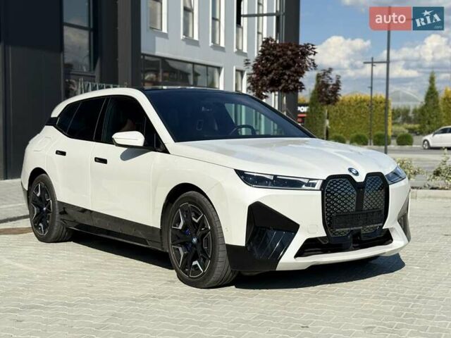 Белый БМВ iX, объемом двигателя 0 л и пробегом 89 тыс. км за 65900 $, фото 2 на Automoto.ua