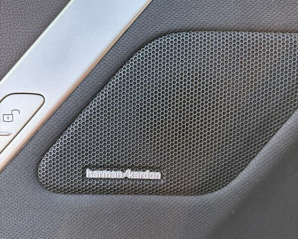 Белый БМВ iX, объемом двигателя 0 л и пробегом 57 тыс. км за 56700 $, фото 16 на Automoto.ua