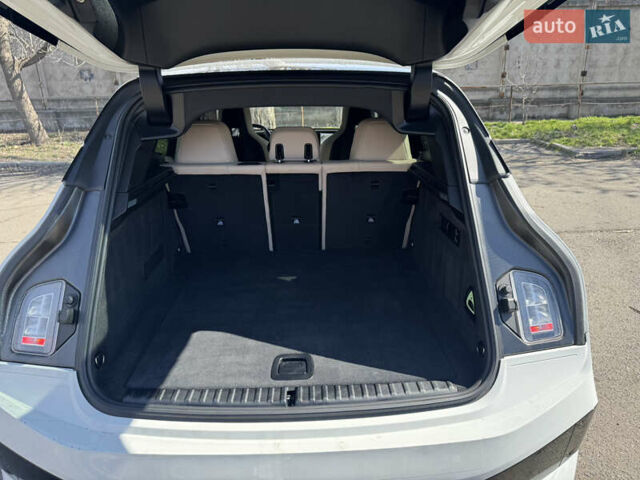 Белый БМВ iX, объемом двигателя 0 л и пробегом 35 тыс. км за 56500 $, фото 12 на Automoto.ua