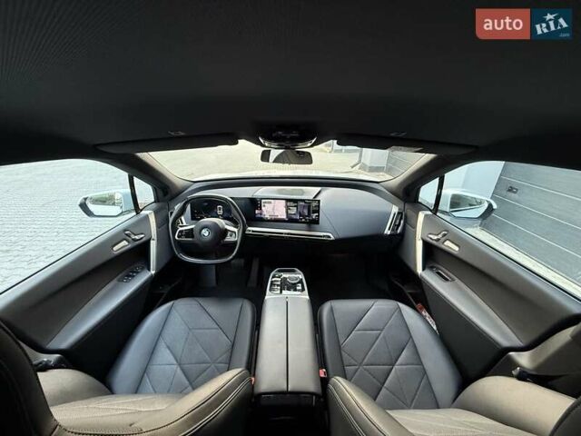 Белый БМВ iX, объемом двигателя 0 л и пробегом 69 тыс. км за 58300 $, фото 31 на Automoto.ua