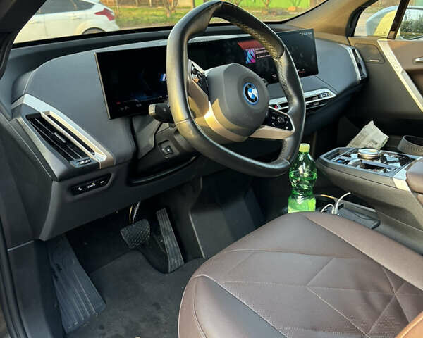 Белый БМВ iX, объемом двигателя 0 л и пробегом 57 тыс. км за 56700 $, фото 22 на Automoto.ua