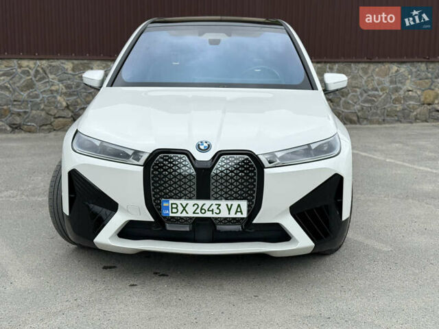 Белый БМВ iX, объемом двигателя 0 л и пробегом 34 тыс. км за 67400 $, фото 5 на Automoto.ua