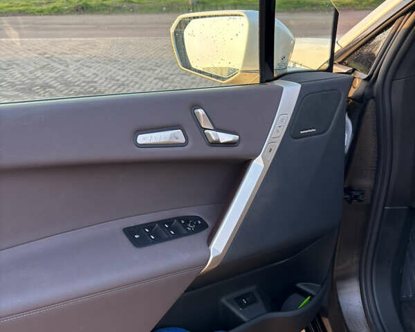 Белый БМВ iX, объемом двигателя 0 л и пробегом 57 тыс. км за 56700 $, фото 23 на Automoto.ua