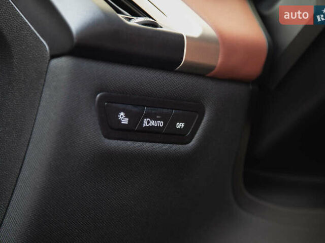 Белый БМВ iX, объемом двигателя 0 л и пробегом 22 тыс. км за 69400 $, фото 18 на Automoto.ua