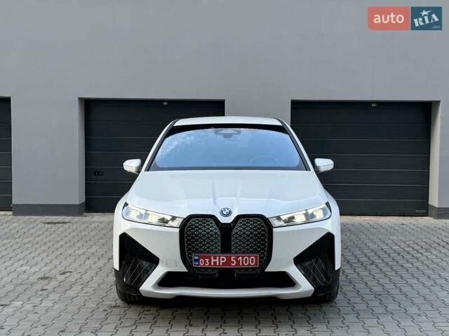 Белый БМВ iX, объемом двигателя 0 л и пробегом 69 тыс. км за 58300 $, фото 12 на Automoto.ua
