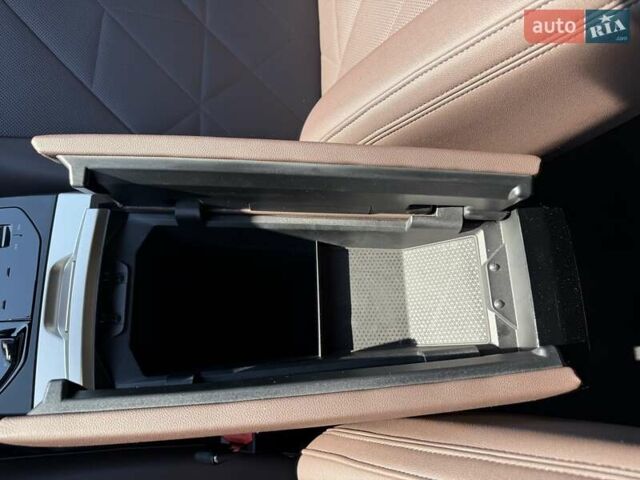 Белый БМВ iX, объемом двигателя 0 л и пробегом 42 тыс. км за 47300 $, фото 13 на Automoto.ua