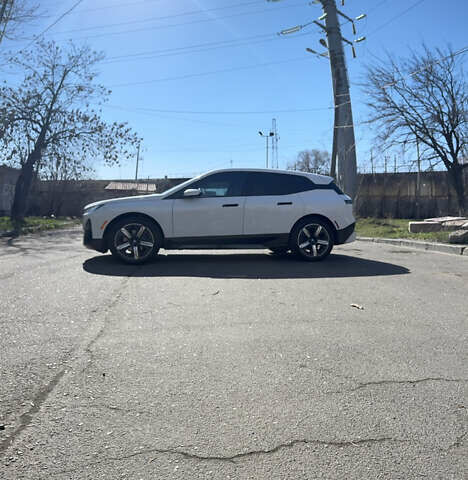 Белый БМВ iX, объемом двигателя 0 л и пробегом 35 тыс. км за 56500 $, фото 10 на Automoto.ua