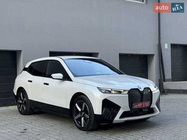 Белый БМВ iX, объемом двигателя 0 л и пробегом 69 тыс. км за 58300 $, фото 19 на Automoto.ua