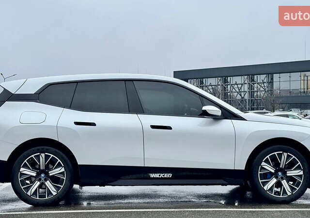 Белый БМВ iX, объемом двигателя 0 л и пробегом 31 тыс. км за 46000 $, фото 16 на Automoto.ua
