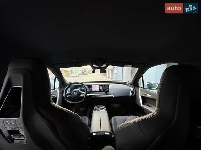 Белый БМВ iX, объемом двигателя 0 л и пробегом 69 тыс. км за 58300 $, фото 32 на Automoto.ua