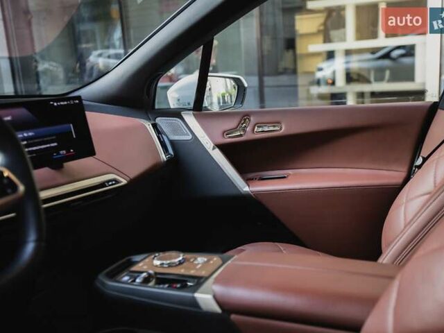 Белый БМВ iX, объемом двигателя 0 л и пробегом 22 тыс. км за 69400 $, фото 37 на Automoto.ua