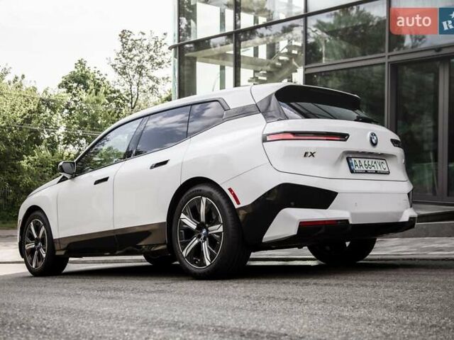 Белый БМВ iX, объемом двигателя 0 л и пробегом 22 тыс. км за 69400 $, фото 50 на Automoto.ua