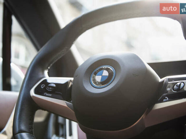 Белый БМВ iX, объемом двигателя 0 л и пробегом 22 тыс. км за 69400 $, фото 31 на Automoto.ua