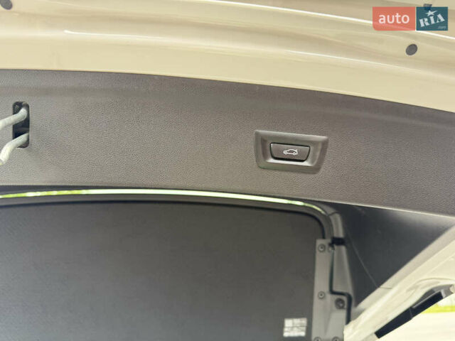 Белый БМВ iX, объемом двигателя 0 л и пробегом 34 тыс. км за 67400 $, фото 40 на Automoto.ua