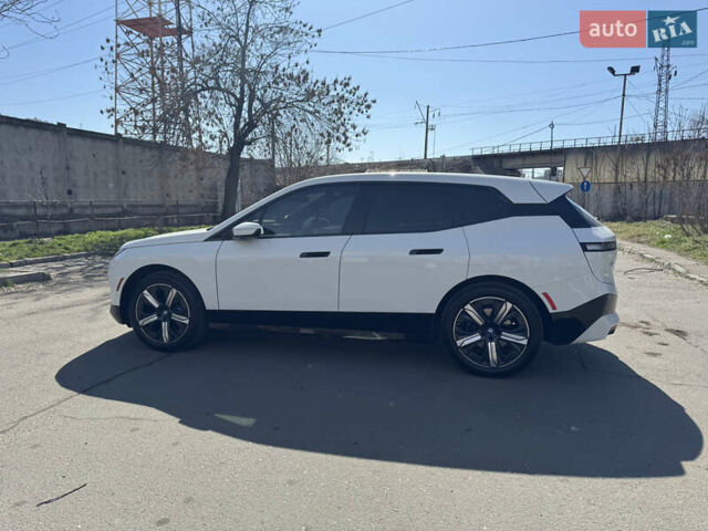 Белый БМВ iX, объемом двигателя 0 л и пробегом 35 тыс. км за 56500 $, фото 7 на Automoto.ua