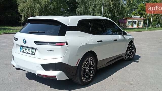 Белый БМВ iX, объемом двигателя 0 л и пробегом 58 тыс. км за 67000 $, фото 4 на Automoto.ua