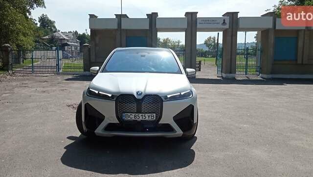 Белый БМВ iX, объемом двигателя 0 л и пробегом 58 тыс. км за 67000 $, фото 1 на Automoto.ua